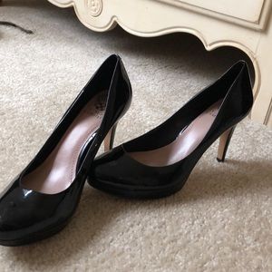 Vince Camuto black heels